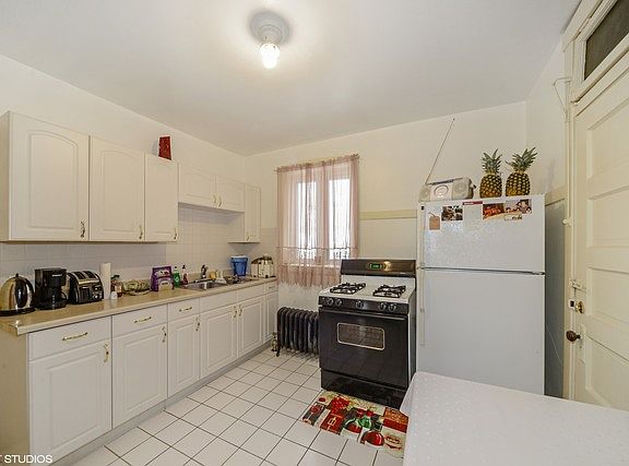 4th image of 5904 W Berteau Ave
