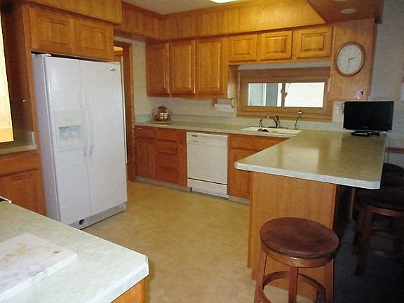 3rd image of 102 Park Blvd
