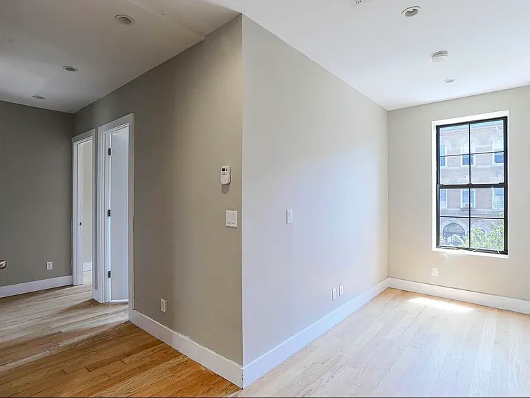 871 Hart St #2L — Photo 5