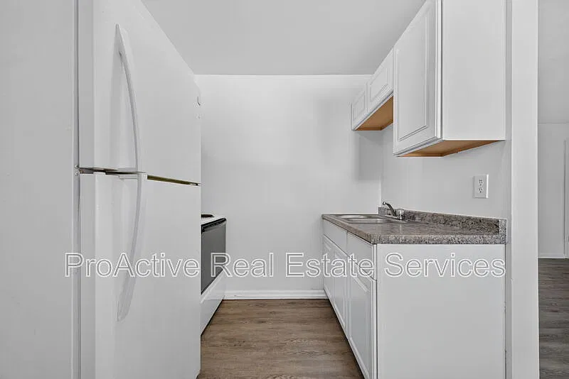 2 bed, 1.0 bath, 800 sqft, $1,250 — Photo 2