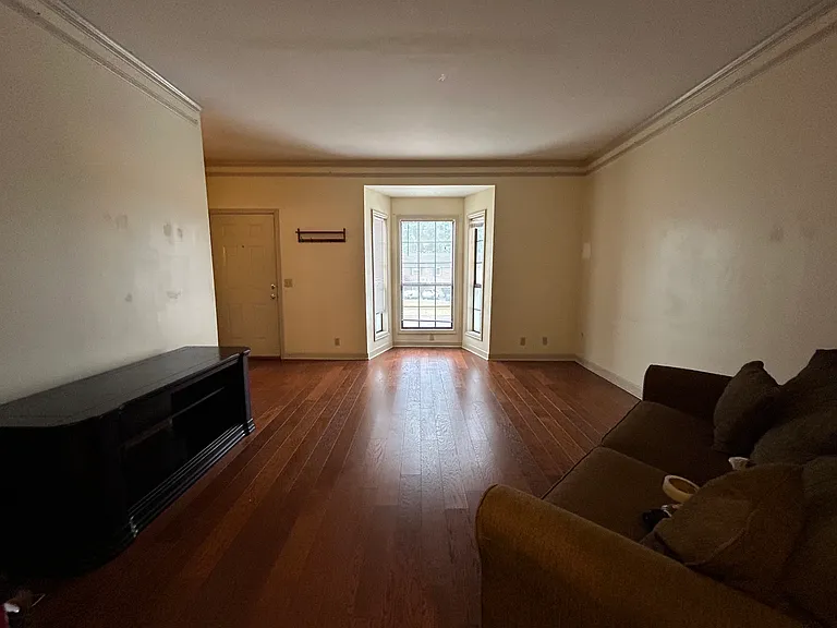 3327 Long Blvd #5 — Photo 2