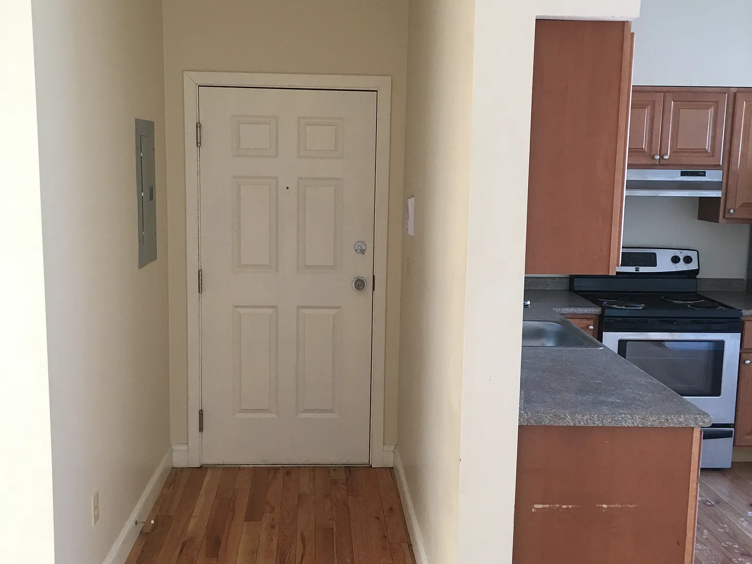 3 bed, 1100 sqft, $2,500 — Photo 3