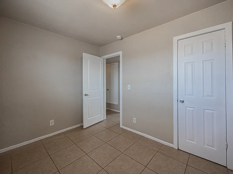 2062 E Nancy Ln — Photo 24