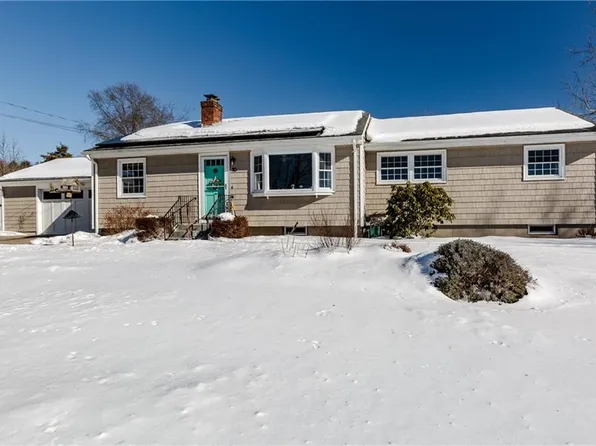 10 Smithfield Dr, Middletown, RI 02842