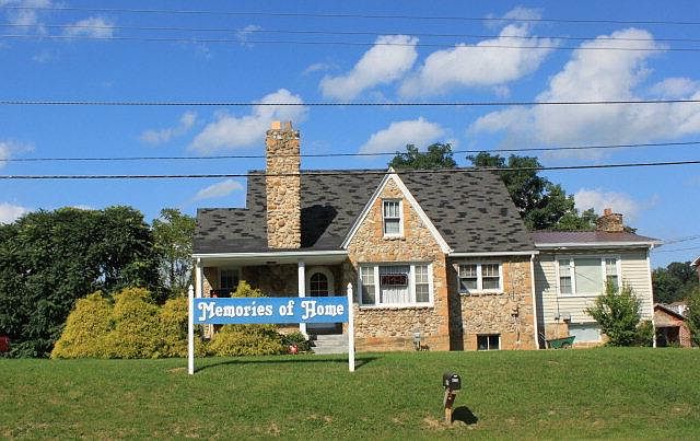 2nd image of 405 Oakvale Rd
