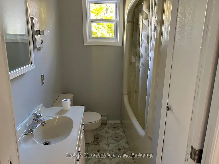 140 Maria St — Photo 15