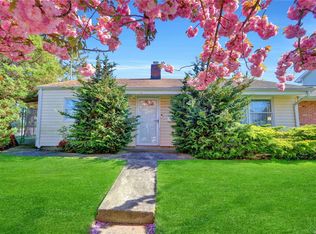 25618 58th Ave, Little Neck, NY 11362