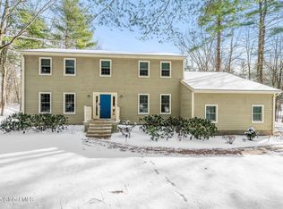 1 Stonegate Rd, Ballston Lake, NY 12019