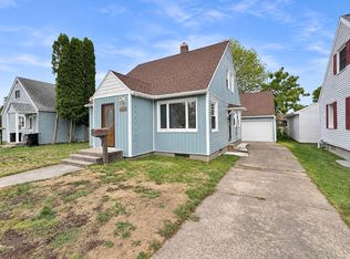 2004 17th Ave, Menominee, MI 49858