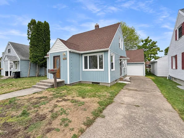 2004 17th Ave, Menominee, MI 49858