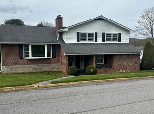 215 W Broadway St, Athens, WV 24712