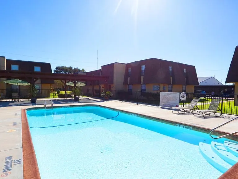 StoneBrook Apartments — Photo 4