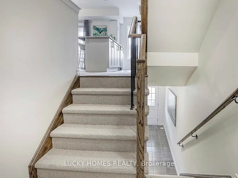 85 Sutcliffe Dr — Photo 16