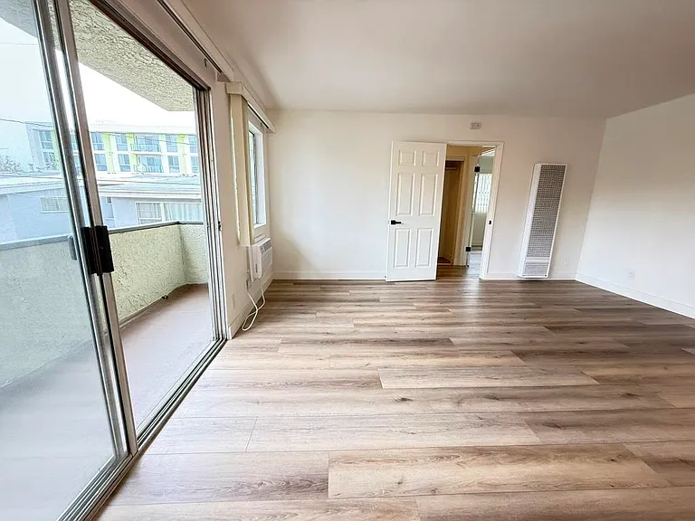 11033 Moorpark St #212 — Photo 3