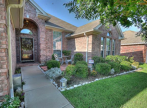 3rd image of 2028 El Camino Dr