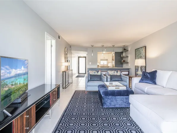 8961 S Hollybrook Boulevard #203, Pembroke Pines, FL 33025