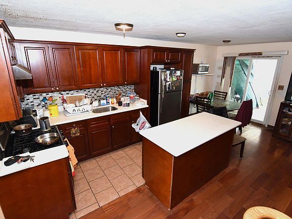 3rd image of 3618 Canal Ave