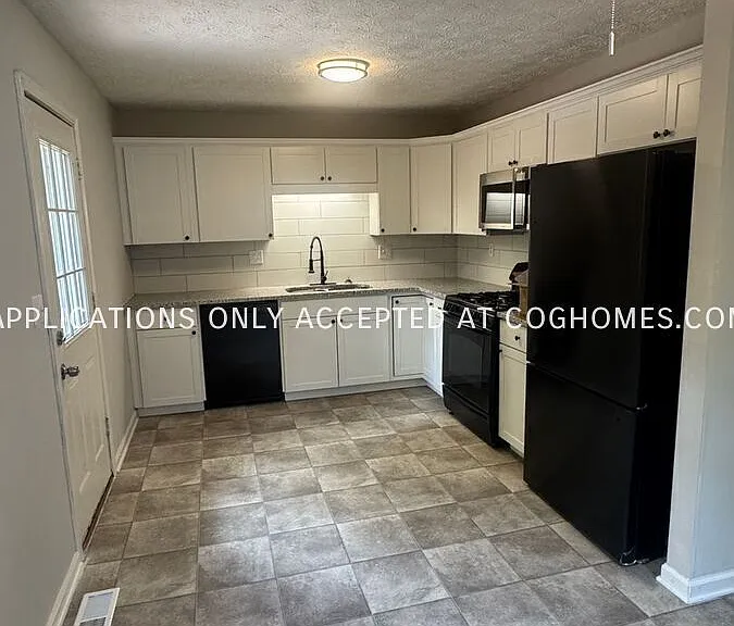 370 Booth Cir — Photo 12