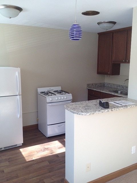 2nd image of 569 Cleveland Ave S APT 2