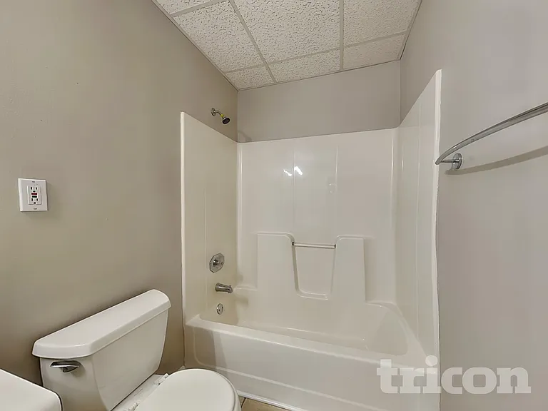 1685 Nottingham Way — Photo 16