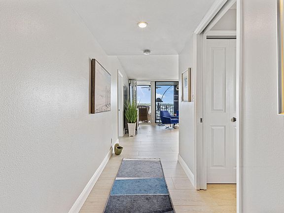 4th image of 120 Lakeshore Drive #637