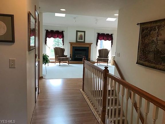2nd image of 1017 Evergreen Dr NW