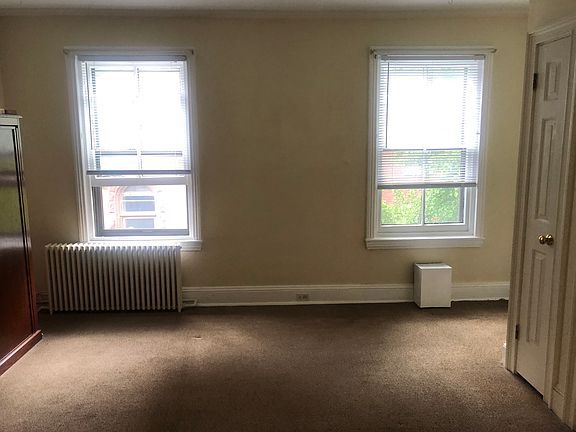 3rd image of 2215 Wallace St #3F
