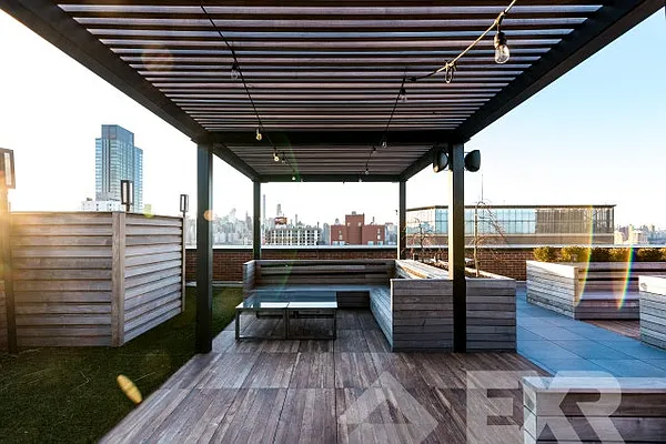 Rented by EXR | media 10