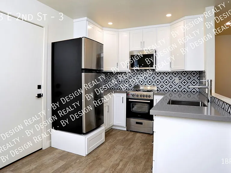 3618 E 2nd St — Photo 11