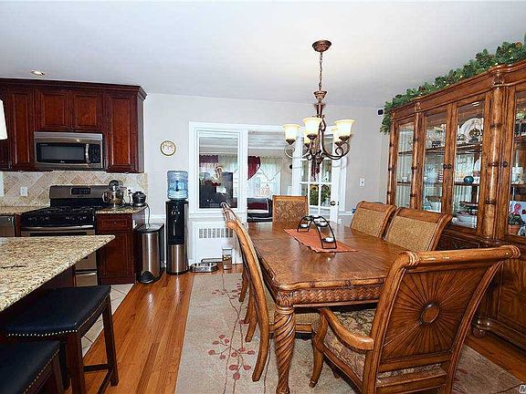 5th image of 16 Cathy Ct