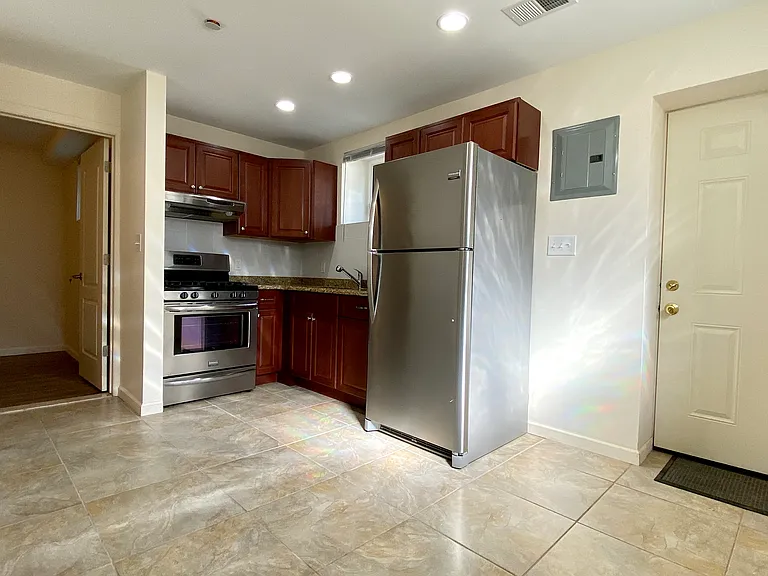 33 Sheridan Ave #1F — Photo 2
