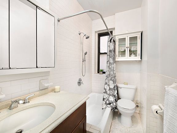 5th image of 130 W 16th St APT 31