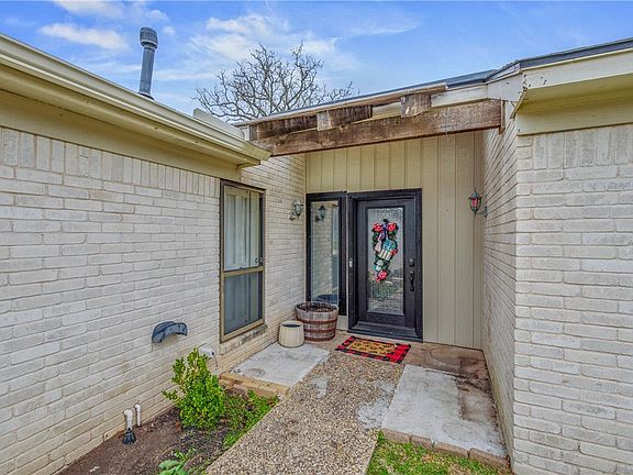 3rd image of 2807 Celinda Cir