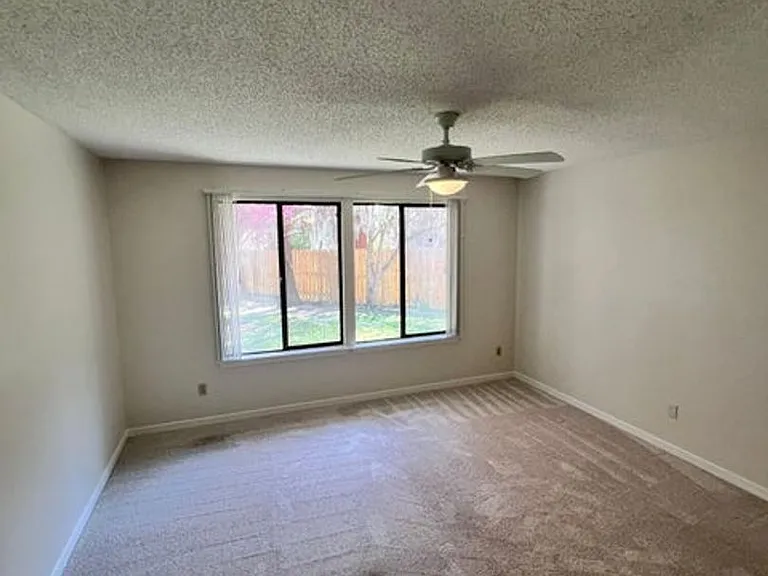 4112 Hanging Moss Ct — Photo 11