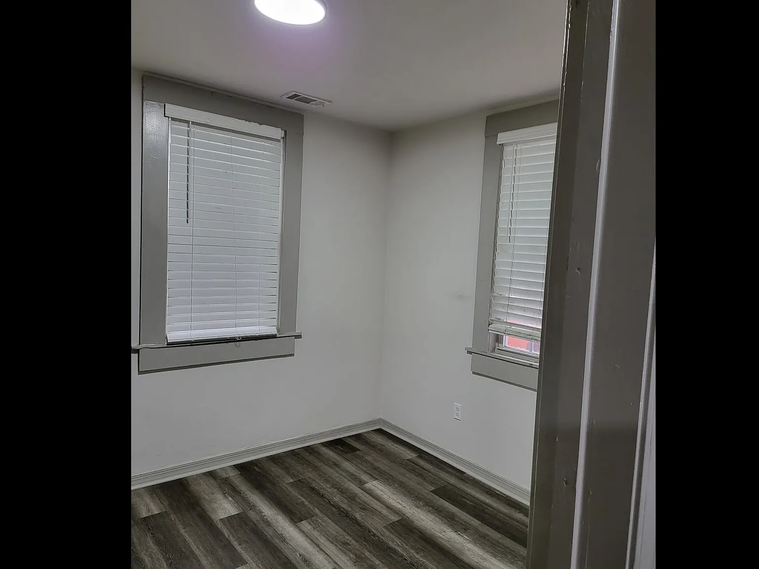 310 W Henry St — Photo 3