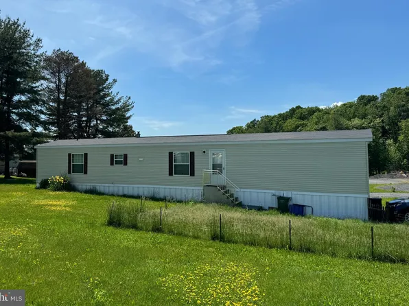 725 Mountain Rd, Pine Grove, PA 17963