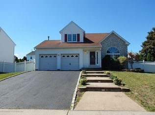 66 W Shenendoah Rd, Howell, NJ 07731