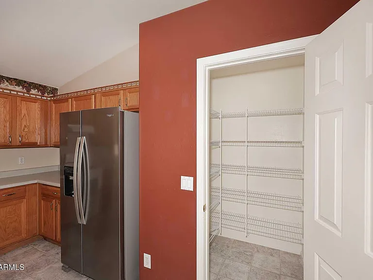 10945 W Loma Ln — Photo 11