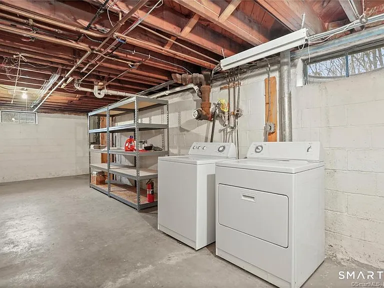 501 Lambert Rd — Photo 17