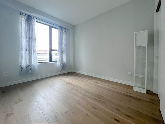 4th image of 14-33 31st Dr Floor 1
