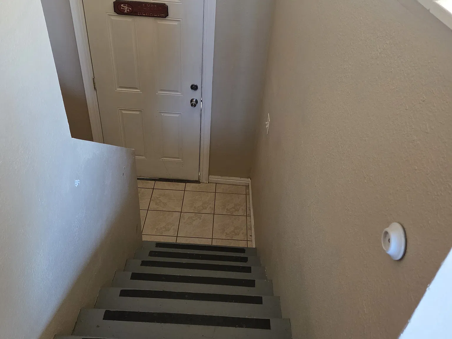 4 bed, 1894 sqft, $2,100 — Photo 2