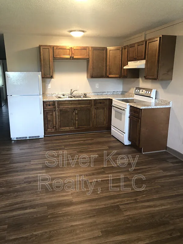 2 bed, 1.0 bath, $850 — Photo 2