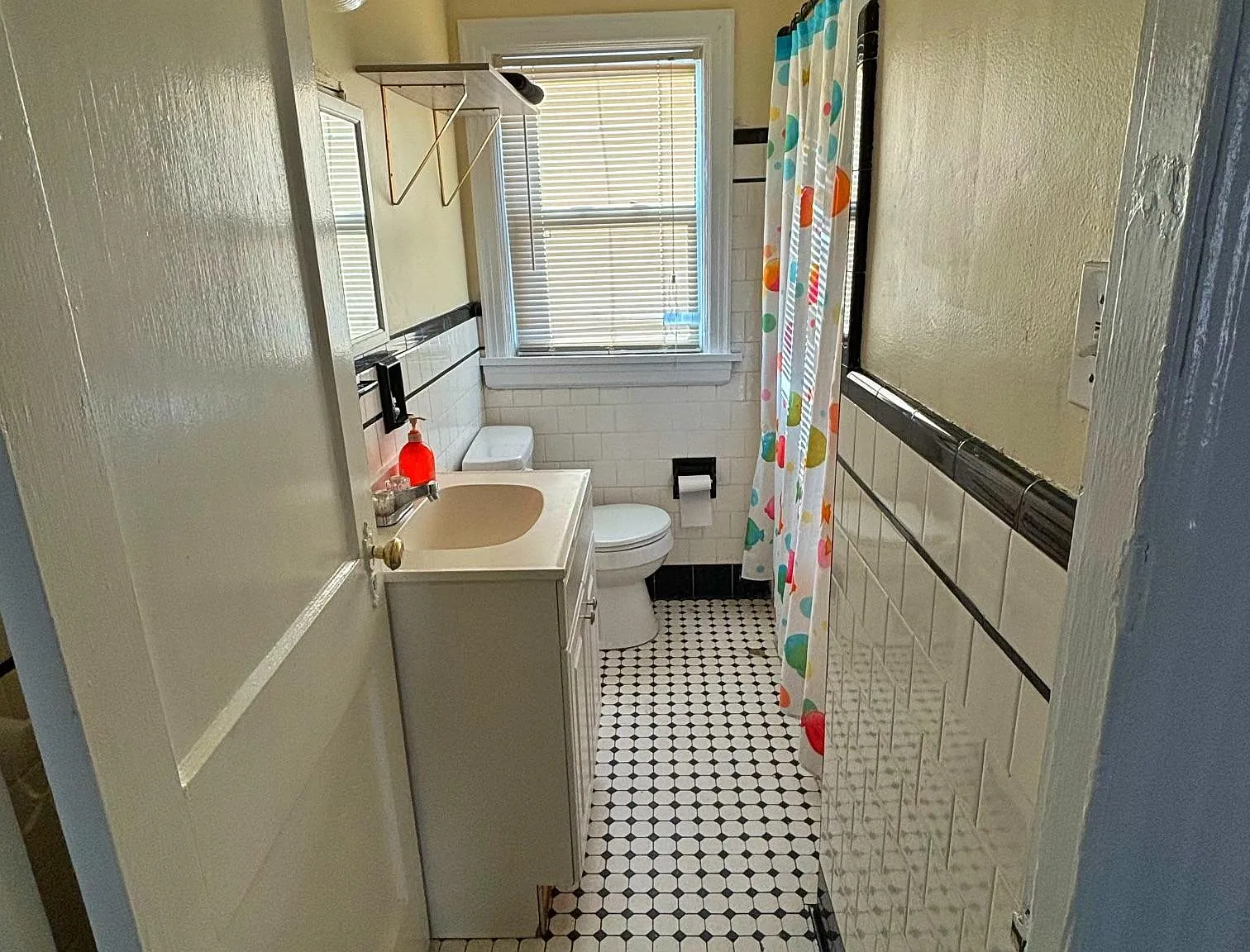 2 bed, 800 sqft, $1,600 — Photo 4