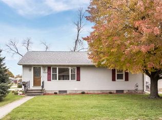 802 E Van Buren St, Washington, IA 52353