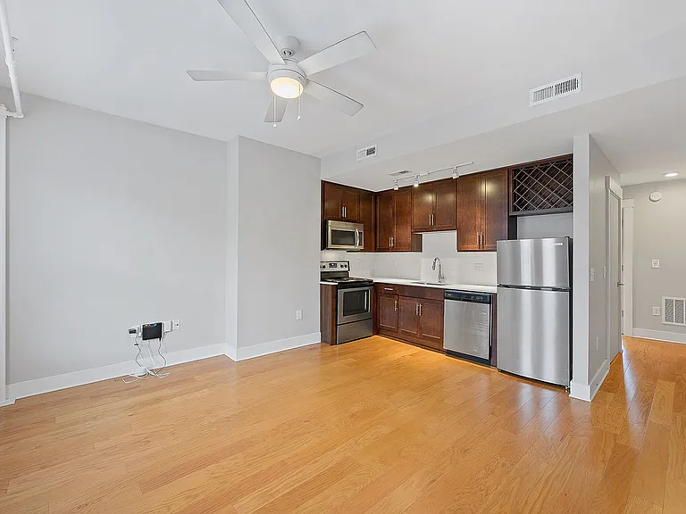 412 E 13th St #3 — Photo 3