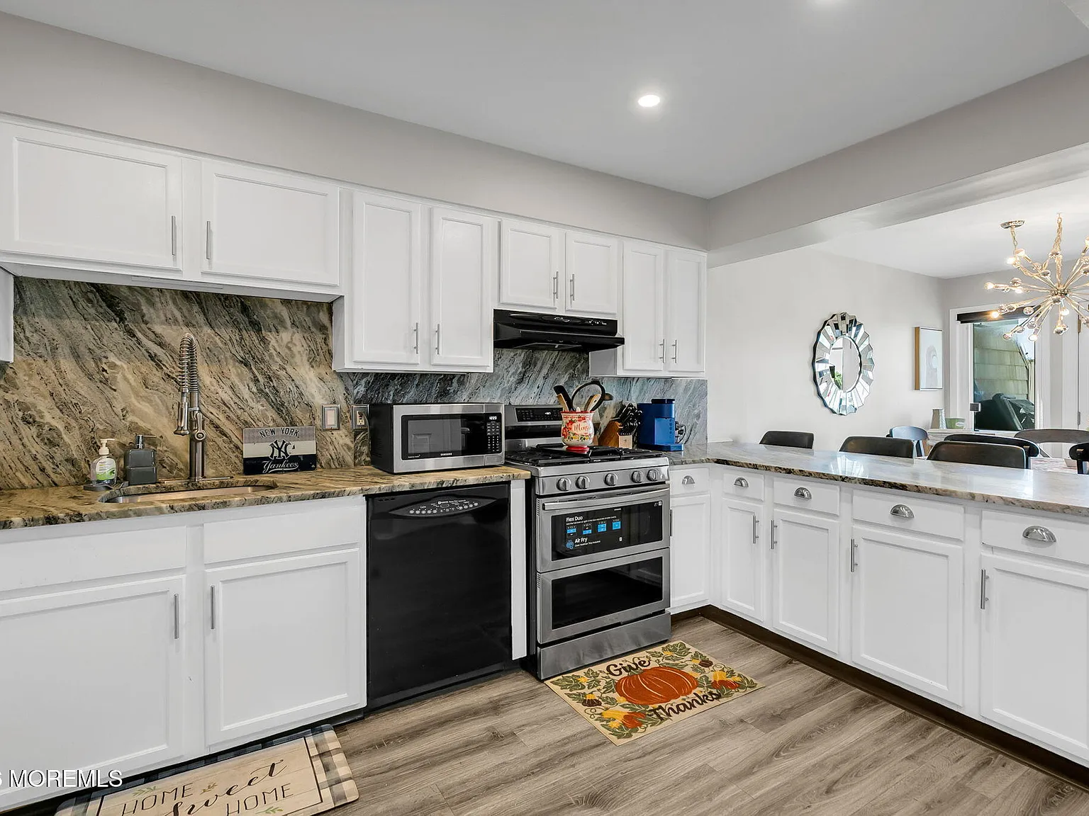 3 bed, 3.5 bath, 2304 sqft, $5,950 — Photo 4