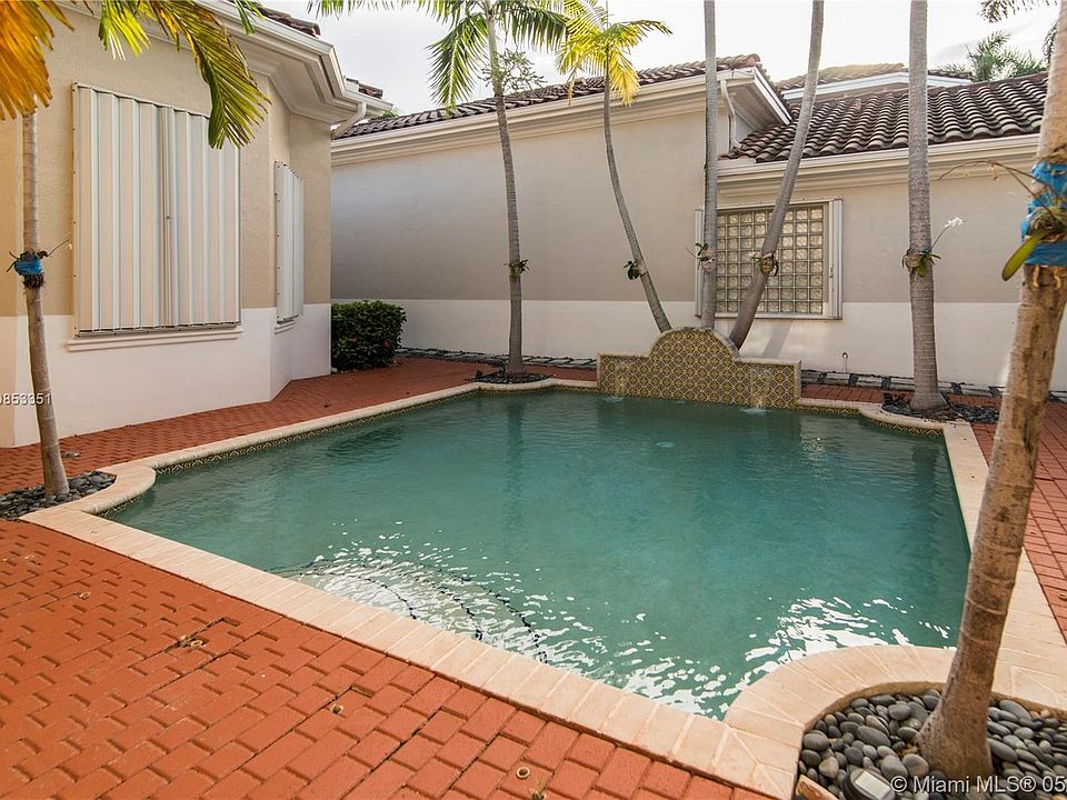 2nd image of 904 Manatee Way