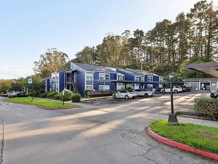 Skyline Heights Apartments — Photo 48