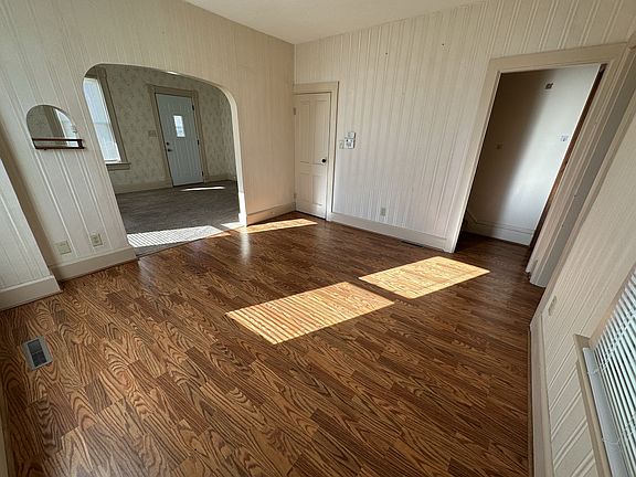 Dining room, living room to the left