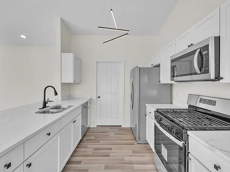 4201 Tallgrass Ct — Photo 6